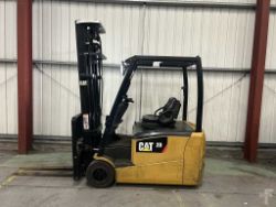 2016 CAT LIFT TRUCKS ELECTRIC - 3 WHEELS EP20PNT**(INCLUDES CHARGER)**