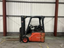 2006 LINDE ELECTRIC 3-WHEEL FORKLIFT E16C-00**(INCLUDES CHARGER)**