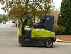 CLARK TOW TUG - MODEL CTX40 (2011) **(INCLUDES CHARGER)**