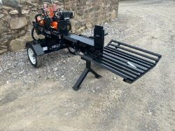 EFFICIENT HANDLING: LOG LIFT TABLE EQUIPPED