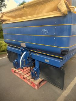 KRM M2 FERTILIZER SPREADER