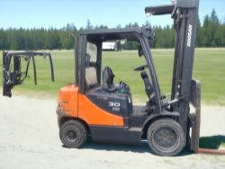 YEAR- 2011 DOOSAN D30S-5 DIESEL FORKLIFT