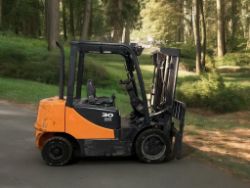 DOOSAN DIESEL FORKLIFT - MODEL D30S-5