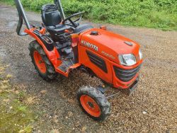 KUBOTA B1820 COMPACT TRACTOR