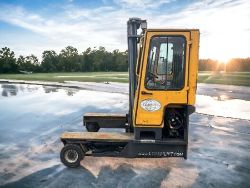 2011 COMBILIFT C4000 FOUR-WAY FORKLIFT TRUCK - LP GAS, 4,000 KG CAPACITY
