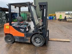 DOOSAN D30S-5 DIESEL FORKLIFT 2015 - 6000 HOURS