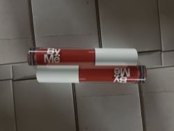 PALLET OF MIXED COLOUR LIPSTICK APPROX 10,000 UNITS AND APPROX 500 MAKE UP BAGS