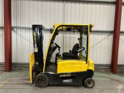 2017 HYSTER ELECTRIC 4-WHEEL FORKLIFT H1.8XN**(INCLUDES CHARGER)**