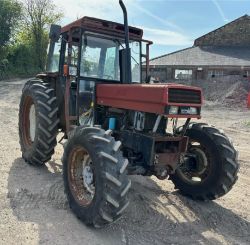 CASE INTERNATIONAL 885 4WD TRACTOR - RELIABLE AND EFFICIENT