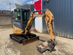 FULL CAB EXCAVATOR WITH YANMAR DIESEL ENGINE