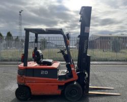 TOYOTA FBM20 ELECTRIC FORKLIFT - 2000 MODEL **(INCLUDES CHARGER)**
