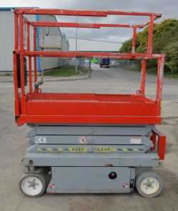 SKYJACK SJ3219 BATTERY-POWERED CHERRY PICKER (YEAR: 2010)