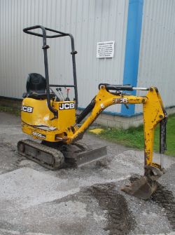 JCB 8008 MICRO DIGGER (0.8 TON EXCAVATOR)
