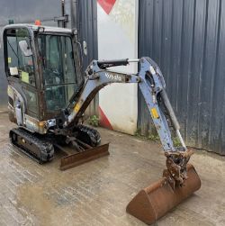 YEAR 2016 KUBOTA KX016-4 MINI EXCAVATOR
