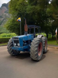 OUNTY 1164 TRACTOR - HEAVY-DUTY, RELIABLE