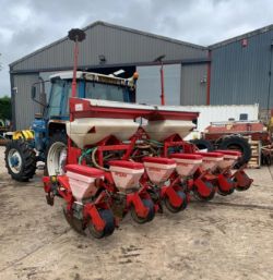 KVERNELAND 6-ROW MAIZE DRILL