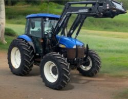 NEW HOLLAND TD80D TRACTOR WITH LOADER