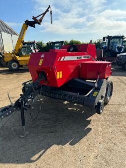 MASSEY FERGUSON 1840 SQUARE BALER