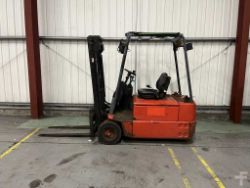 2004 LINDE ELECTRIC 3-WHEEL FORKLIFT E16Z-02**(INCLUDES CHARGER)**