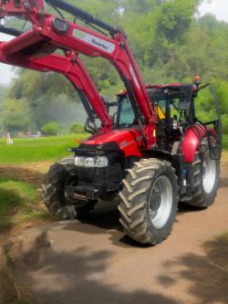 CASE LUXXUM 120 TRACTOR WITH LOADER