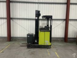 2000 LINDE REACH TRUCK R14**(INCLUDES CHARGER)**
