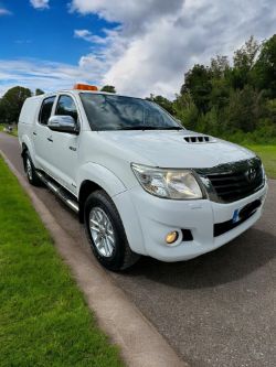 2016 TOYOTA HILUX INVINCIBLE D-4D 4X4 DCB | MOT- APRIL 2025 |DEALER FORECOURT £18,500