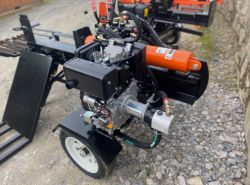 37 TON MEGGA SPITTER PRO LOG LIFT - PETROL ENGINE LOG SPLITTER