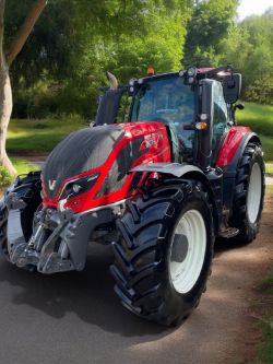 VALTRA T194 HI-TECH TRACTOR - 2017