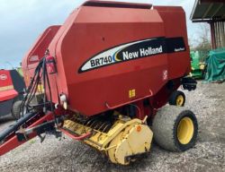 HIGH-PERFORMANCE 2004 NEW HOLLAND BR740 SUPER FEED BALER