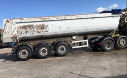SCHMITZ CARGOBULL TRIAXLE TIPPING TRAILOR