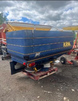 KRM M2 FERTILIZER SPREADER