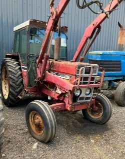 INTERNATIONAL 784 TRACTOR C/W LOADER