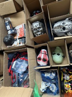 MASSIVE JOBLOT OF THOUSANDS OF HALLOWEEN PRODUCTS - SEE IMAGES INCLUDES 6000 PUMPKIN CARVING KITS