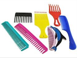 600 X PLASTIC COMBS ASSTD