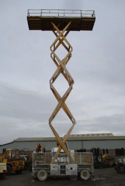 SKYJACK SJ9250 SCISSOR LIFT (ACCESS PLATFORM / CHERRY PICKER / MEWP)
