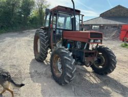 CASE INTERNATIONAL 885 4WD TRACTOR