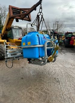 2016 ZAKALAD 800L SPRAYER WITH 12M BOOMS