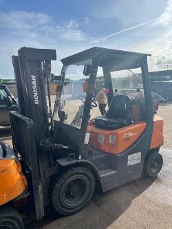 DOOSAN G25-GX GAS FORKLIFT 2019 - 5586 HOURS