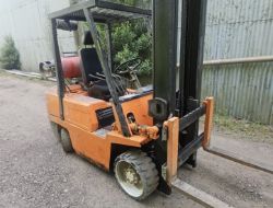 KOMATSU FG30ST FORKLIFT - 3 TON LIFT