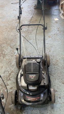 HONDA GCV135 PETROL LAWN MOWER