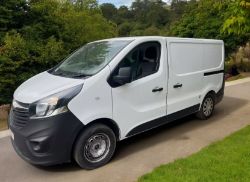 2017 VAUXHALL VIVARO SWB ECOFLEX PANEL VAN **(ONLY 43K MILEAGE)** ** SPARES OR REAPIRS **