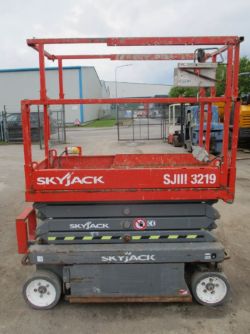 SKYJACK SJ3219 CHERRY PICKER: COMPACT AND EFFICIENT AERIAL WORK PLATFORM