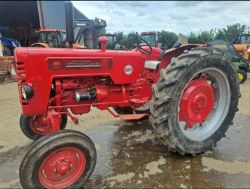 INTERNATIONAL B275 TRACTOR
