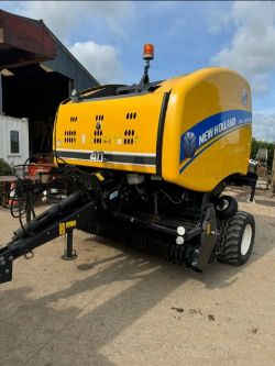 2015 NEW HOLLAND ROLLBELT 150 ROUND BALER