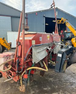 BECKER AEROMAT MAIZE DRILL