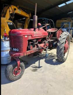VINTAGE INTERNATIONAL FARMALL H TRACTOR