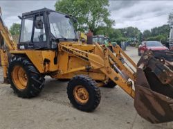 CASE 580F DIGGER WITH BUCKET