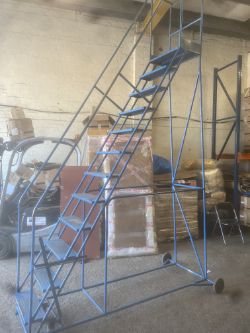12 TREAD WAREHOUSE STEPS LADDERS SAFETY PLATFORM