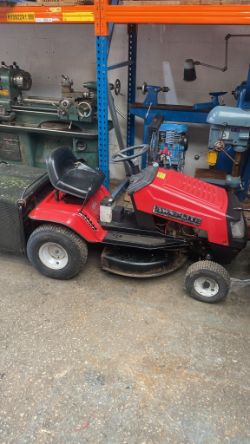 LAWNFLITE 604 RIDE ON LAWN MOWER WITH GRASS BOX