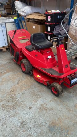 COUNTAX 30 RIDE ON LAWN MOWER WITH GRASS BOX